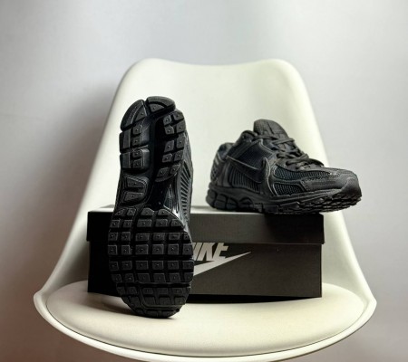 Nike Zoom Vomero 5 All Black